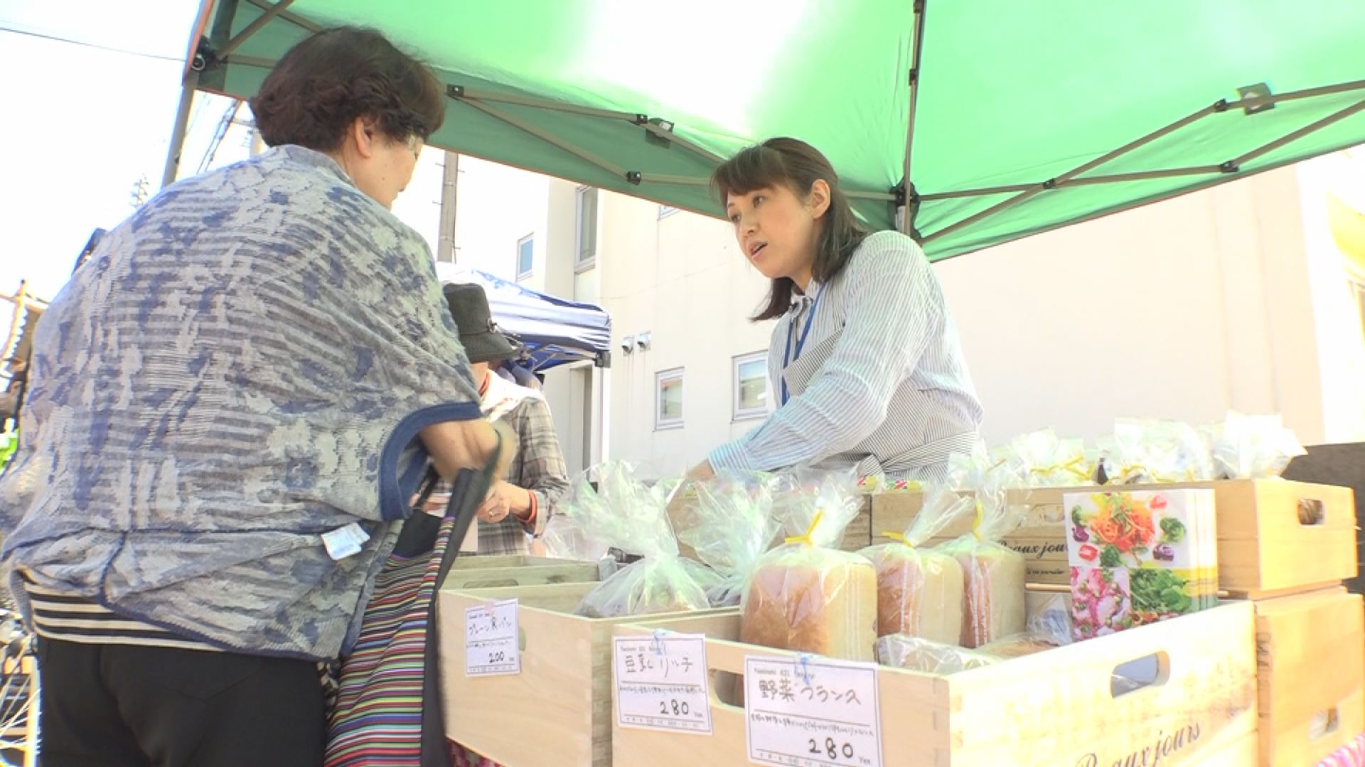 170530_出店者減少の朝市に梅田さんのパン屋