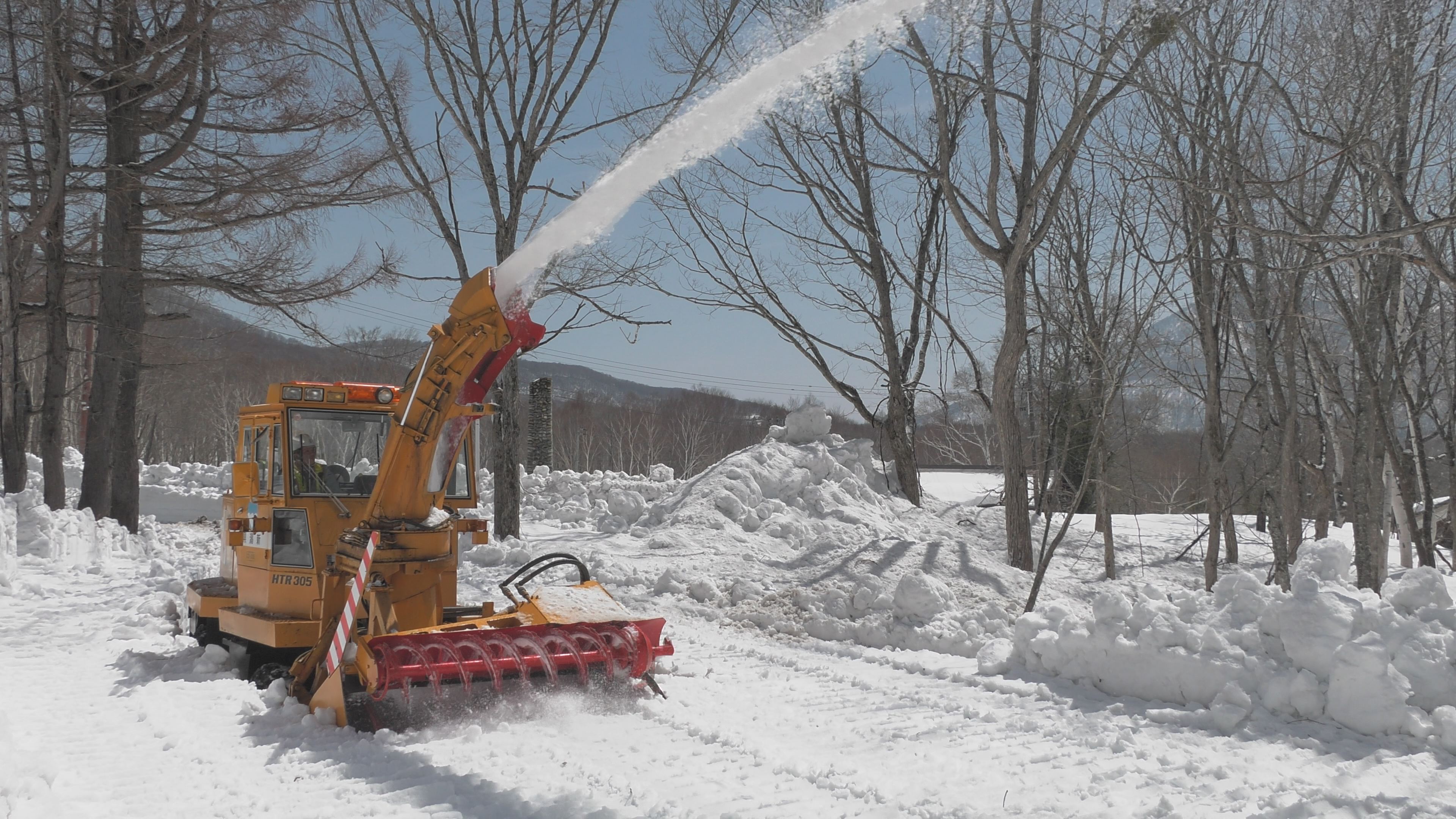 春を呼ぶ雪のアーチ 笹ヶ峰で除雪進む ニュース 上越妙高タウン情報