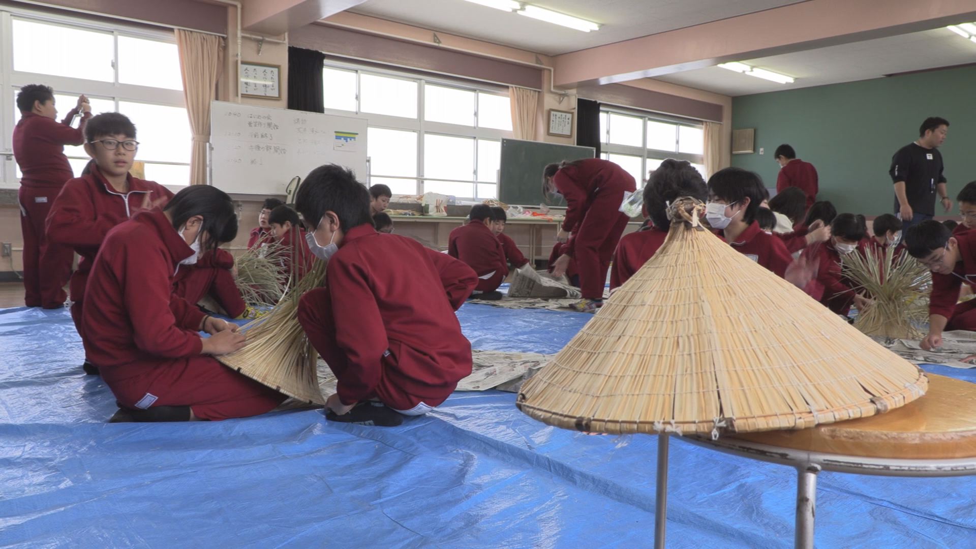 手作りは大変 スゲ笠づくり東本町小6年 ニュース 上越妙高タウン情報